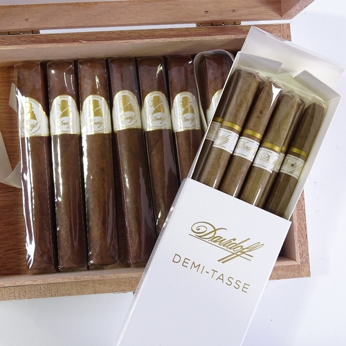 90 - 2 boxes of Davidoff cigars, 8 Winston Churchill Petit Coronas, 8 Demi-Tasse (16)