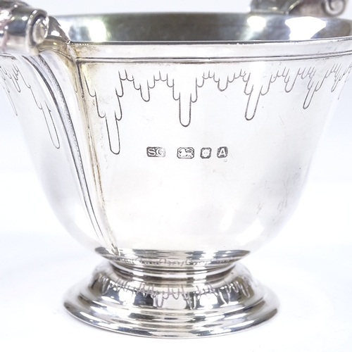 592 - A Garrard & Co silver 2-handled bowl, with cast acanthus leaf handles, hallmarks London 1936, diamet... 