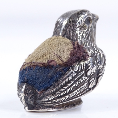 621 - An Edwardian novelty silver chick pin cushion, by Sampson Mordan & Co Ltd, hallmarks Sheffield 1905,... 