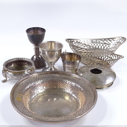 623 - Various silverware, including circular planished tray, salt, pail, a pair of bonbon baskets etc, 9.7... 