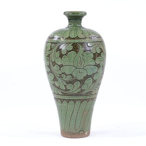 167 - A Chinese green glazed ovoid vase, with incised leaf decoration, height 26cm, and a Chinese blue and... 