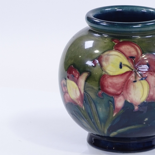 18 - A Moorcroft Clematis pattern vase, height 13cm