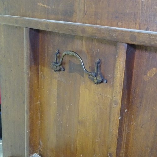 241 - A 19th century mahogany tilt-top breakfast table, on quadruple splay leg base, 4'10