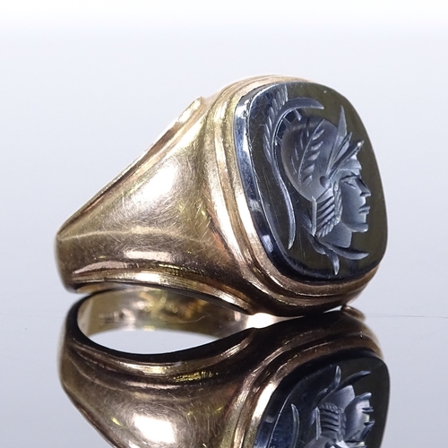 390 - A large 9ct gold carved intaglio haematite seal ring, depicting Centurion, setting height 18.7mm, si... 