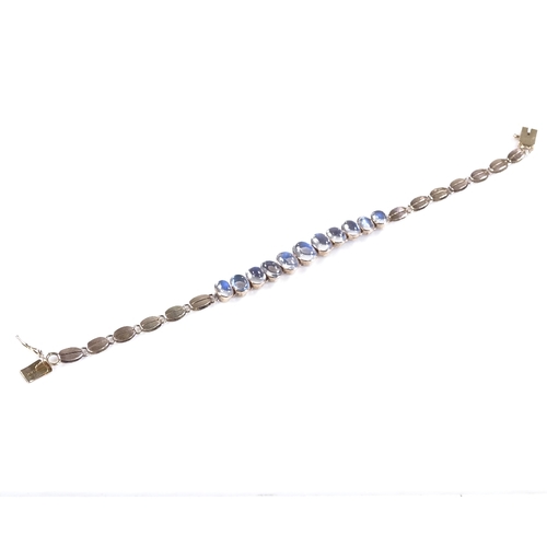 425 - A 14ct gold graduate cabochon moonstone bracelet, largest length 7.8mm, bracelet length 17cm, 4.3g