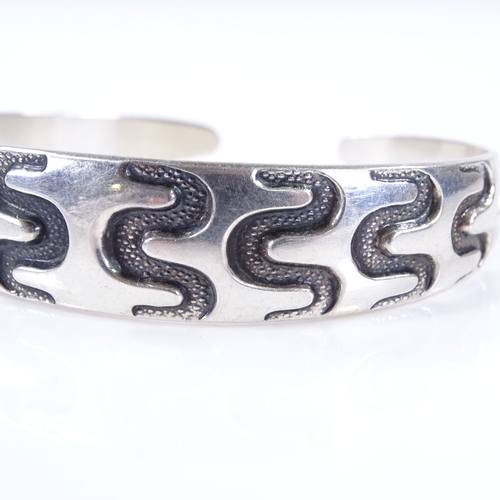 487 - A David Andersen Norwegian sterling silver Viking style bangle, internal diameter 68mm, internal hei... 