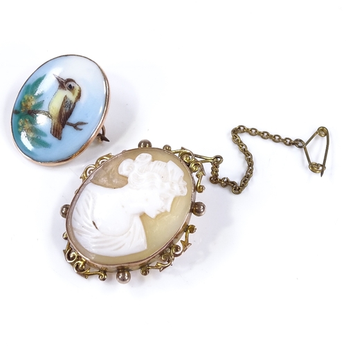 495 - A painted porcelain panel brooch, depicting a Kookaburra, in 9ct frame, height 27mm, together with a... 