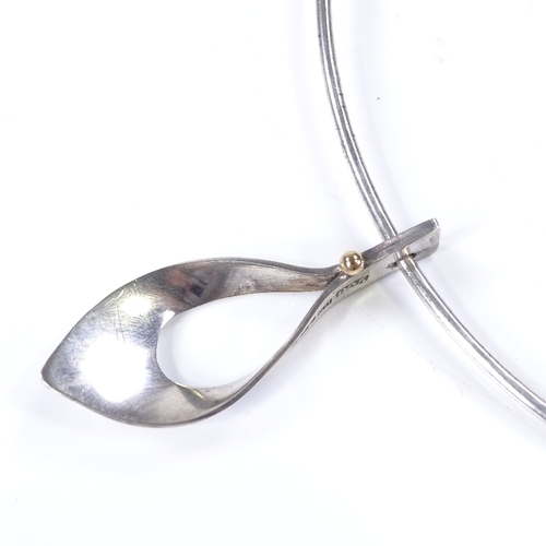 517 - A Swedish sterling silver pendant collar neck torque, possibly by Trolle-Lindgren (UTL), hallmarks c... 