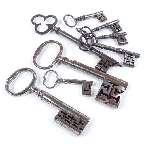 33 - A collection of large 18th and 19th century keys