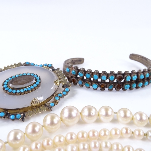 815 - An unmarked gold chalcedony and turquoise memorial brooch, 2 pearl necklaces with gold clasps, and a... 