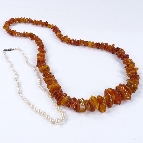 817 - A graduated single-strand pearl necklace, together with a graduated string of Baltic amber (2)