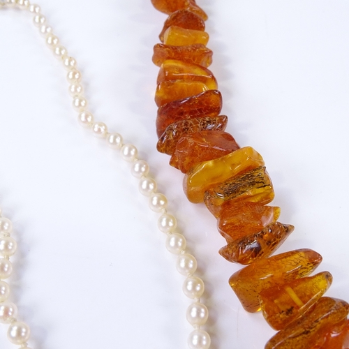 817 - A graduated single-strand pearl necklace, together with a graduated string of Baltic amber (2)