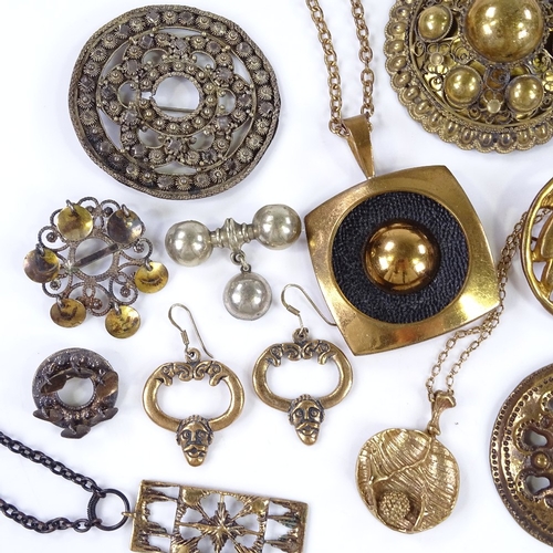 820 - Various Finnish and Norwegian silver and bronze jewellery, including pendants, brooches etc