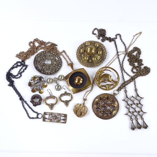 820 - Various Finnish and Norwegian silver and bronze jewellery, including pendants, brooches etc