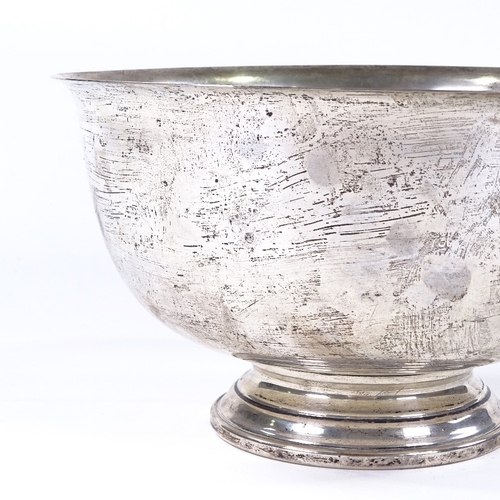 837 - WITHDRAWN An American sterling silver circular fruit bowl, by Amston, model no. 243, diameter 23cm, ... 