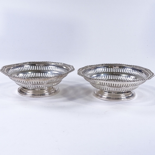 841 - A pair of Edwardian circular silver bon bon dishes, with gadrooned rim and pierced border, by Vale B... 