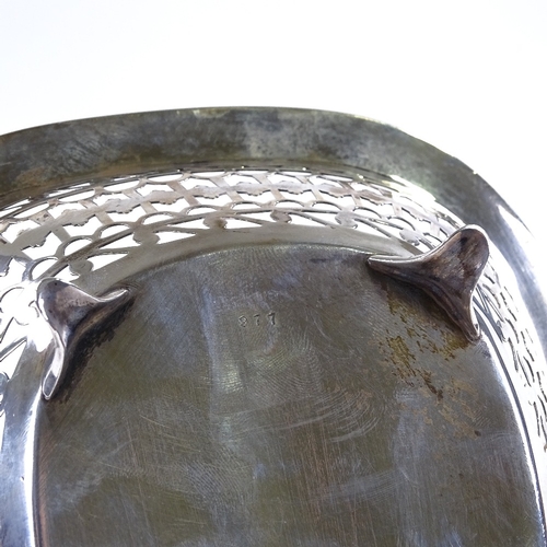 847 - A George V silver cake basket, with gadrooned rim and pierced border, indistinct maker's marks, hall... 