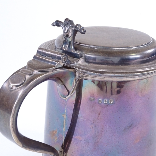 850 - A George V Britannia Standard silver lidded tankard, of plain cylindrical form with reeded foot, by ... 