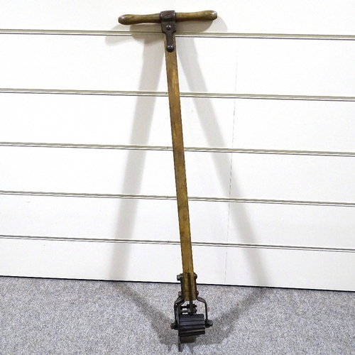 61 - An Edwardian Atco lawn edger in full working order