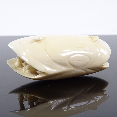 102 - A Chinese carved ivory clam shell circa 1900, length 7cm