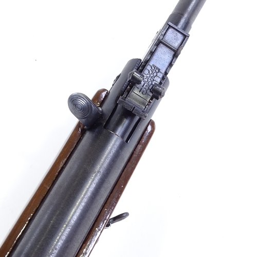 35 - A Chinese air rifle, 0.177 calibre, break barrel, circa 1970s, working order