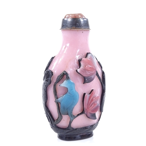 188 - An Antique Chinese 4-colour overlay cameo glass snuff bottle, with exotic bird and flower designs, s... 