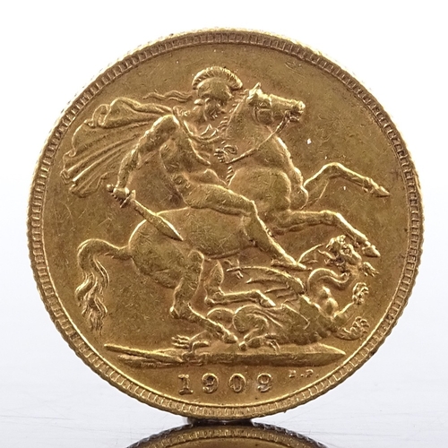 215 - A 1909 gold sovereign