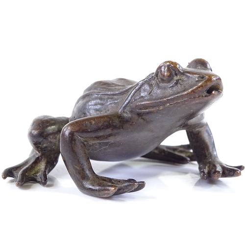 220 - A patinated bronze frog, length 5.5cm