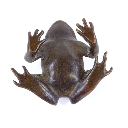 220 - A patinated bronze frog, length 5.5cm