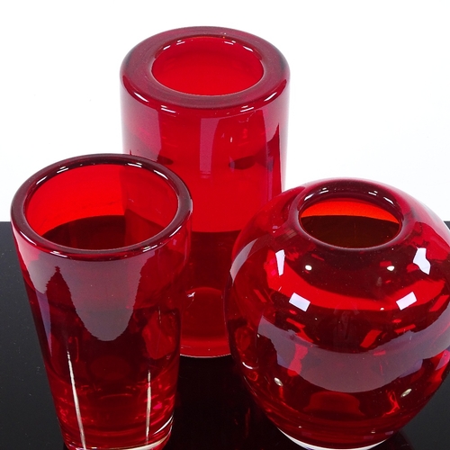 261 - 3 Whitefriars ruby glass vases designed by Geoffrey Baxter 1957-'64, largest height 16cm