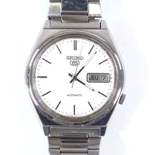 416 - SEIKO 5 - a stainless steel automatic wristwatch, silvered dial with baton hour markers and day date... 