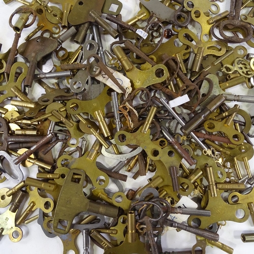 461 - A large quantity of various clock keys