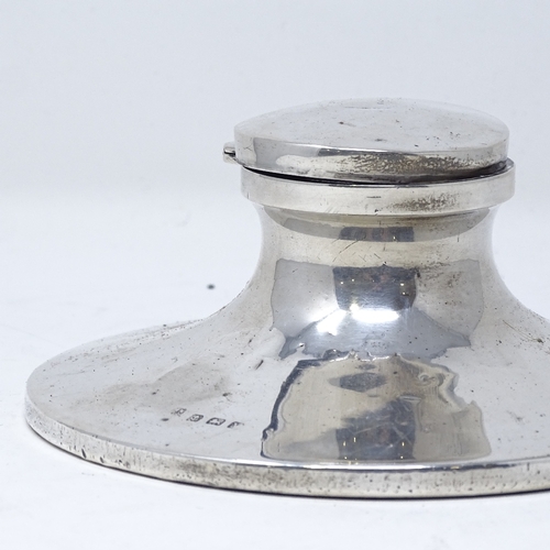 818 - A George V silver capstan inkwell, with glass liner, by William Neale & Sons Ltd, hallmarks Birmingh... 