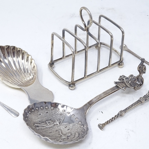 843 - Various silverware, including caddy spoon, toast rack etc, 3oz total