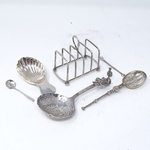 843 - Various silverware, including caddy spoon, toast rack etc, 3oz total