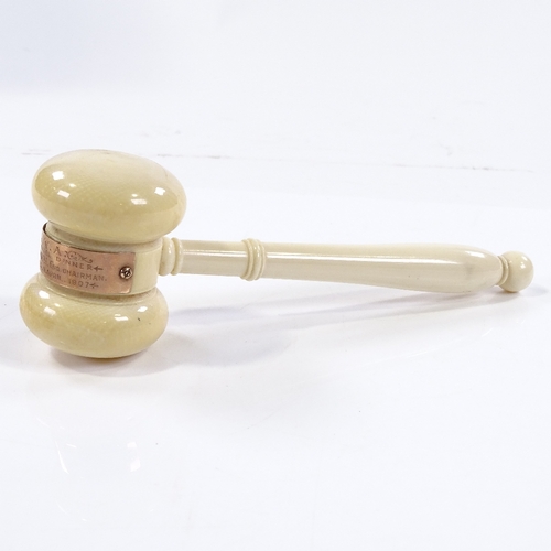 78 - An Edwardian ivory gavel with presentation plaque dated 1907, length 17cm