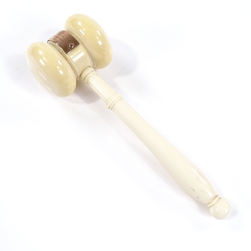 78 - An Edwardian ivory gavel with presentation plaque dated 1907, length 17cm