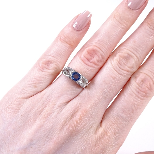 470 - An unmarked platinum 3-stone sapphire and diamond half-hoop panel ring, pierced shoulders and bridge... 