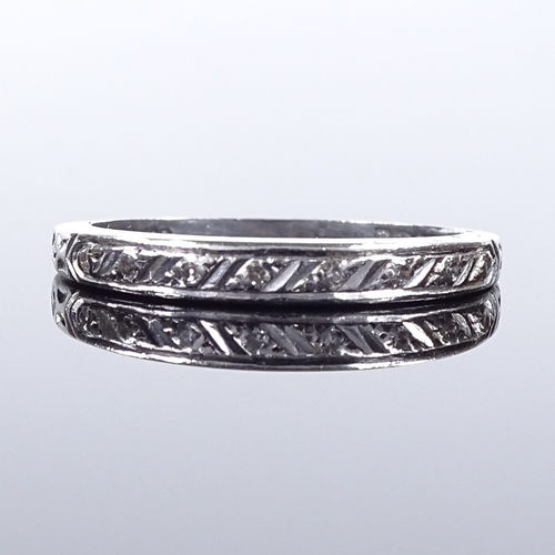 498 - An 18ct white gold diamond half-eternity ring, band width 2.8mm, maker's marks GS, hallmarks London ... 