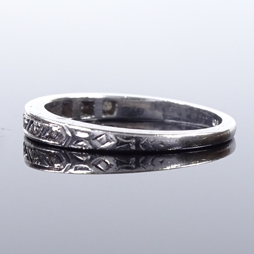 498 - An 18ct white gold diamond half-eternity ring, band width 2.8mm, maker's marks GS, hallmarks London ... 