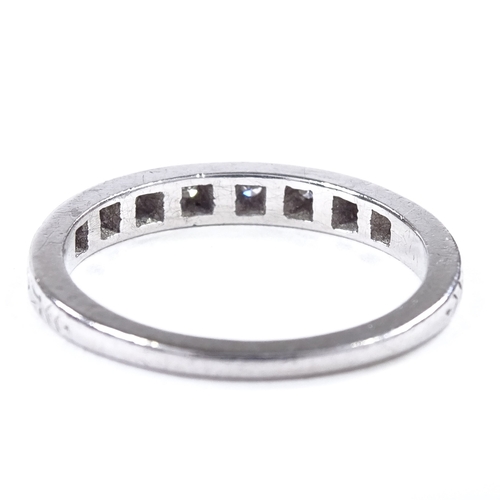 498 - An 18ct white gold diamond half-eternity ring, band width 2.8mm, maker's marks GS, hallmarks London ... 