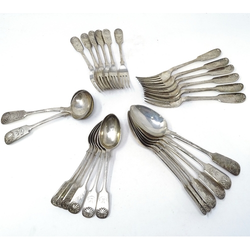 679 - A set of silver Fiddle and Shell pattern cutlery, comprising 6 dinner forks, 6 dinner spoons, 6 dess... 