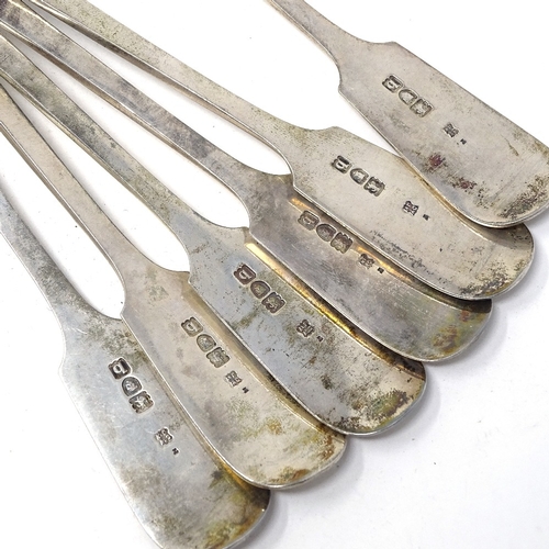 679 - A set of silver Fiddle and Shell pattern cutlery, comprising 6 dinner forks, 6 dinner spoons, 6 dess... 