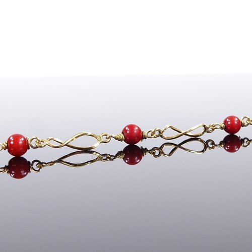 513 - An 18ct gold red bead bracelet, bracelet length 17.5cm, 4.6g