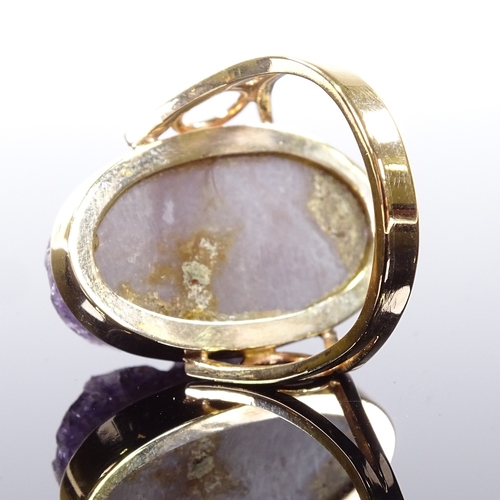 521 - A large unmarked gold handmade amethyst geode panel dress ring, openwork shoulders, setting height 1... 