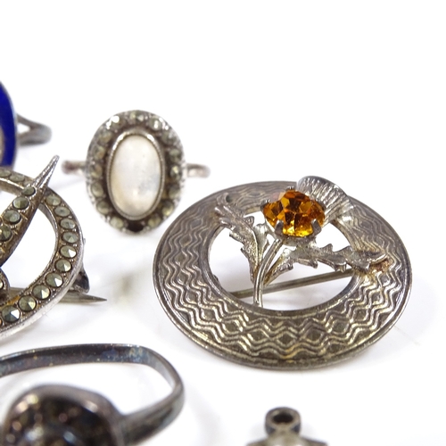 614 - Various silver jewellery, including enamelled thistle brooch, Thai bracelet etc, 65g total