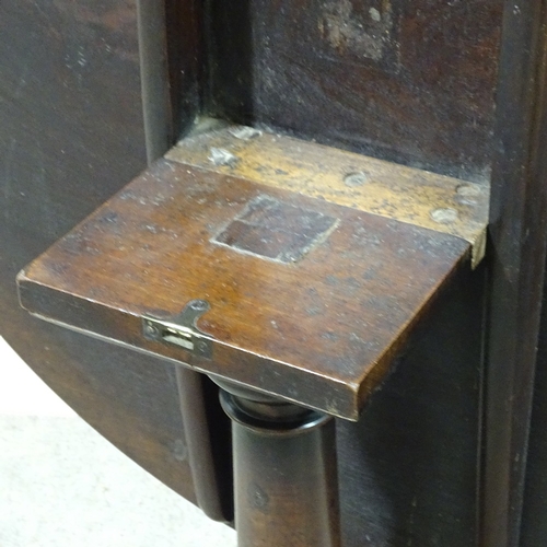 339 - A 19th century circular mahogany tripod table, 2'10