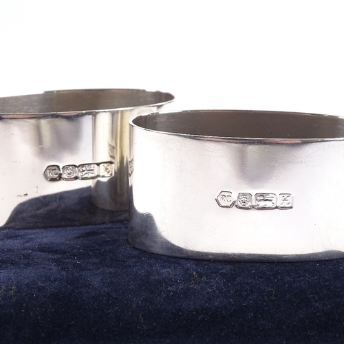 683 - A modern pair of oval silver napkin rings, by Carr's of Sheffield, hallmarks Sheffield 1997, length ... 