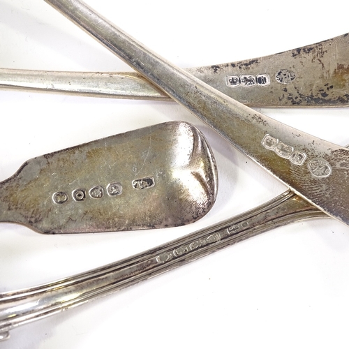 687 - 4 silver sauce ladles, comprising William IV Thread and Shell ladle, George III Fiddle ladle, and a ... 