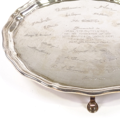 692 - A George V circular silver salver, with ribbed scalloped rim, by Adie Brothers Ltd, hallmarks Birmin... 